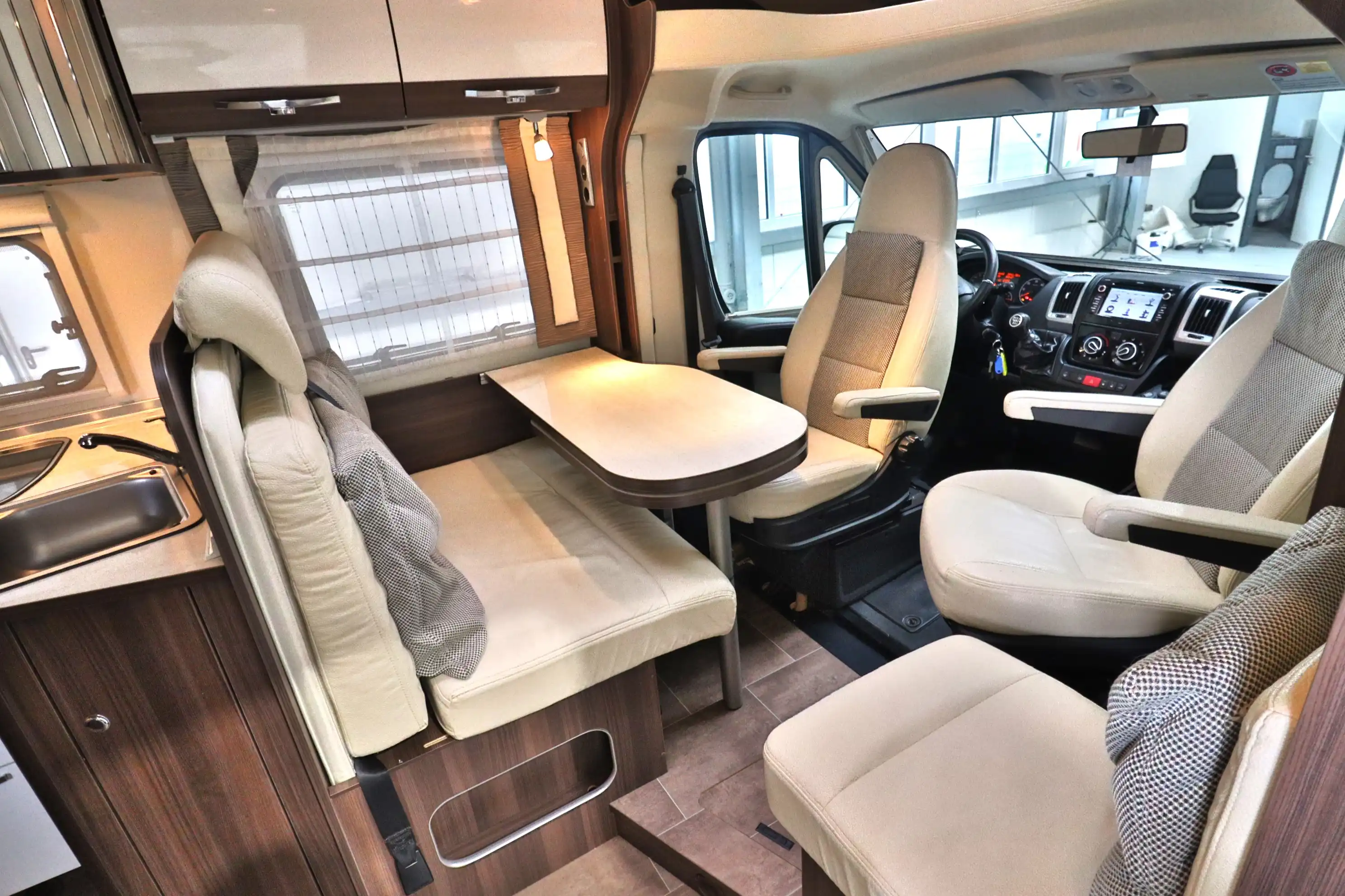 BUERSTNER Nexxo T 685 FiftyFive